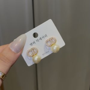 Boucle d’oreille cdior doré ✨
