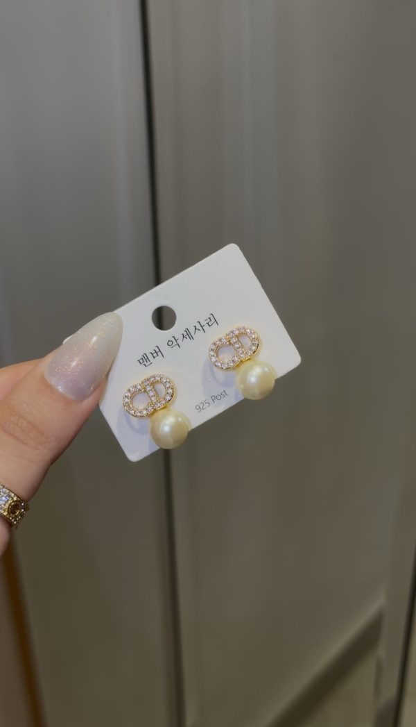 Boucle d’oreille cdior doré ✨