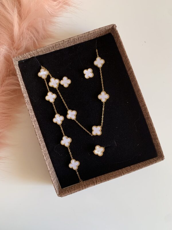 Parure Van cleef blanche 4 pièces🤍