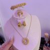 Parure dior perlé 4 piéces ✨
