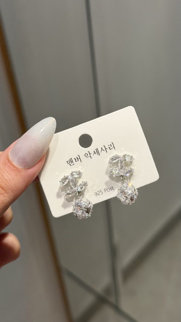 Boucle d’oreille chanel argenté 🤍