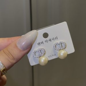 Boucle d’oreille cdior argenté 🤍