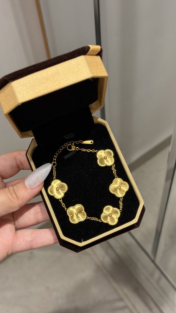 Gourmette Van cleef doré copie or✨