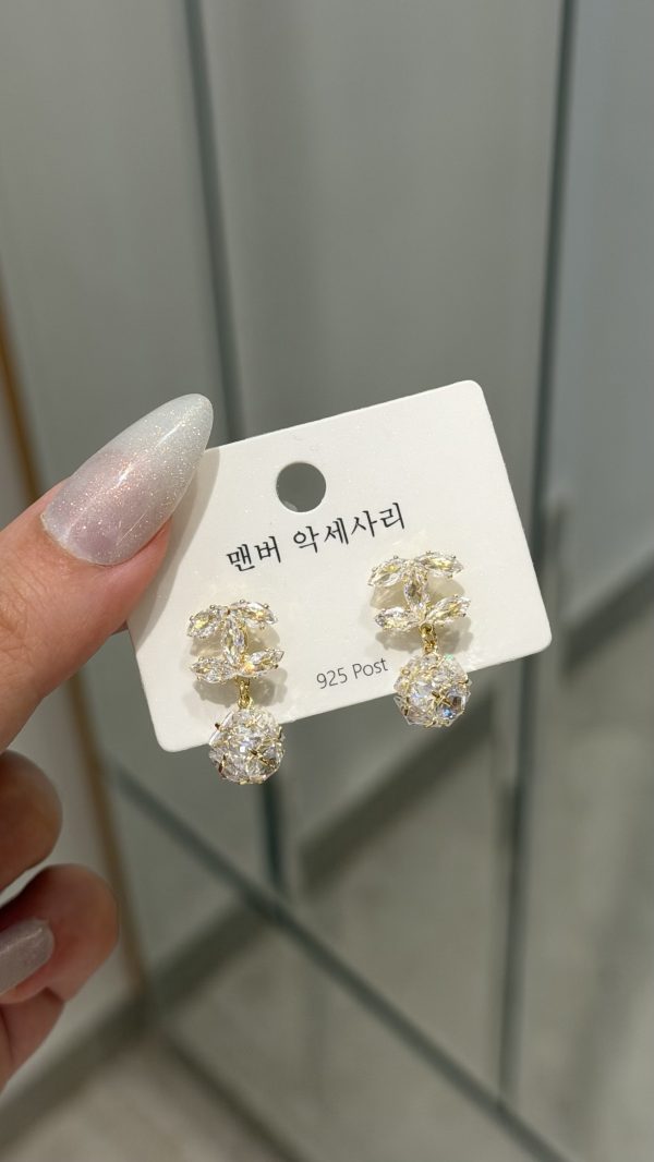Boucle d’oreille chanel doré ✨