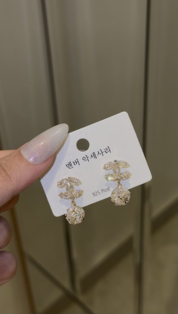 Boucle d’oreille chanel doré ✨